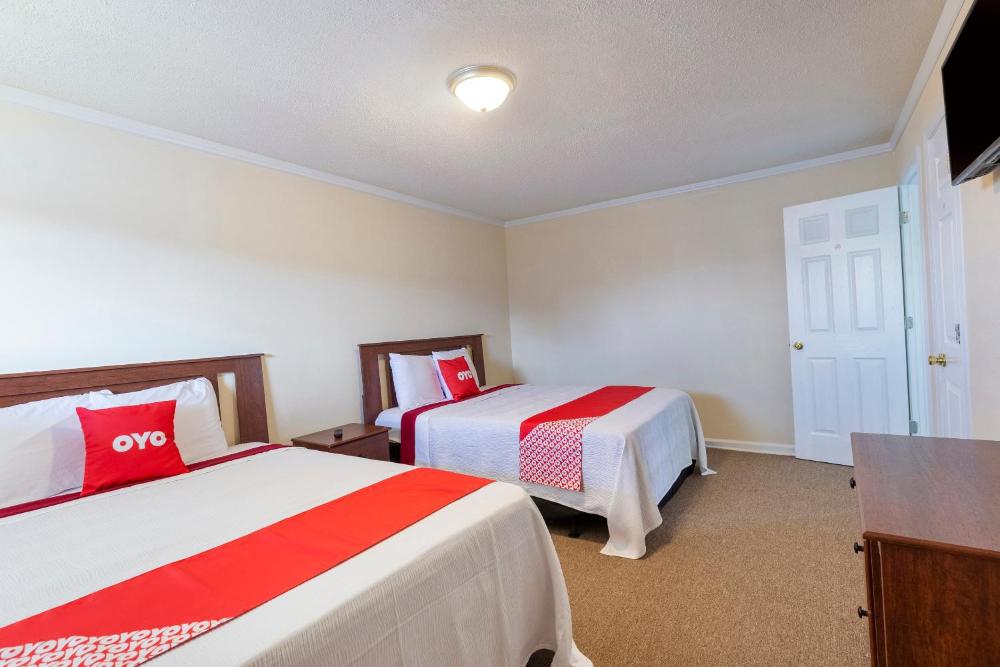 Queen Room with Two Queen Beds interior